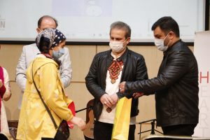 photo ۲۰۲۱ ۰۱ ۰۲ ۱۷ ۱۲ ۴۸ 300x200 - مراسم تقدیر از حامیان و منتخبین ششمین جشنواره بین المللی نقاشی برای کودکان بیمار