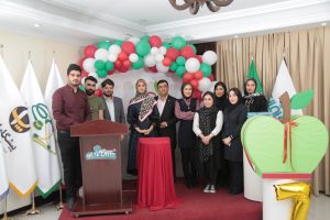 8B3A2157 300x200 - جشن رونمایی از بسته آموزشی سیب‌سبز ۱۴۰۰ برگزار شد