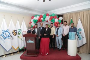 8B3A2165 300x200 - جشن رونمایی از بسته آموزشی سیب‌سبز ۱۴۰۰ برگزار شد