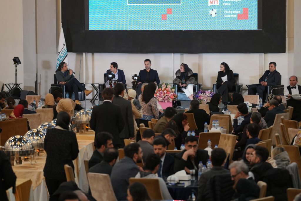 آخر 1024x682 - جشن 12 سالگی پیشگامان در گردهمایی کسب‌وکارهای نوآور سلامت