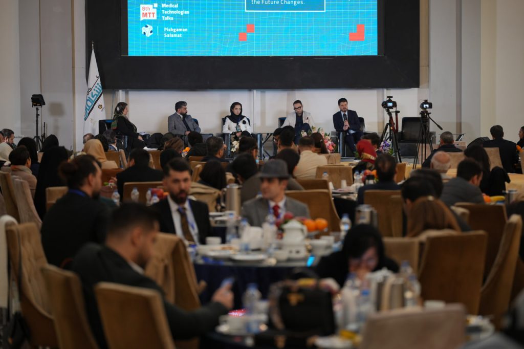 پنل چه کسی پنیر پزشکی را جابجا کرد2 1024x682 - جشن 12 سالگی پیشگامان در گردهمایی کسب‌وکارهای نوآور سلامت